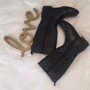 Kennedy quilted black boots